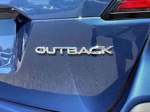 Used 2022 Subaru Outback Limited AWD/4WD image 9