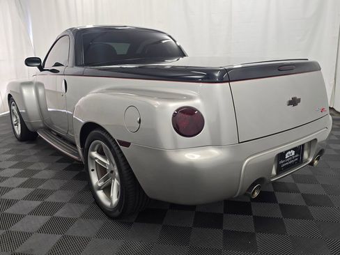 Used 2005 Chevrolet SSR w/ Preferred Equipment Group RWD image 3