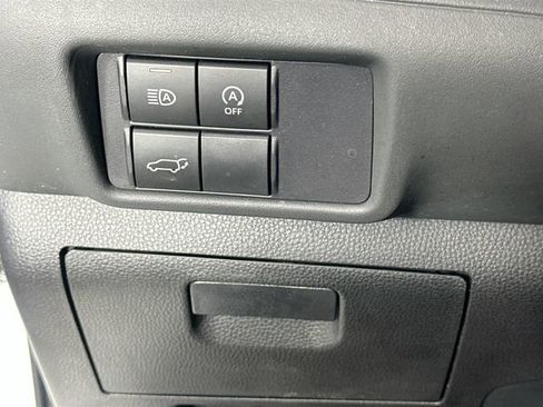 Used 2023 Toyota Highlander XLE AWD/4WD image 24