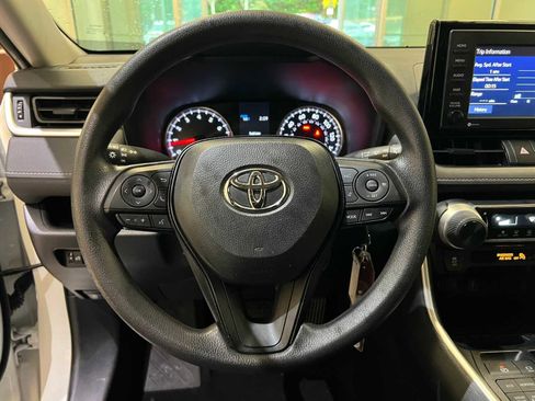 Certified 2021 Toyota RAV4 LE image 19
