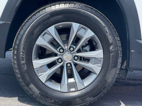 Used 2025 Chevrolet Equinox LT w/ LPO, Floor Liner Package AWD/4WD image 9