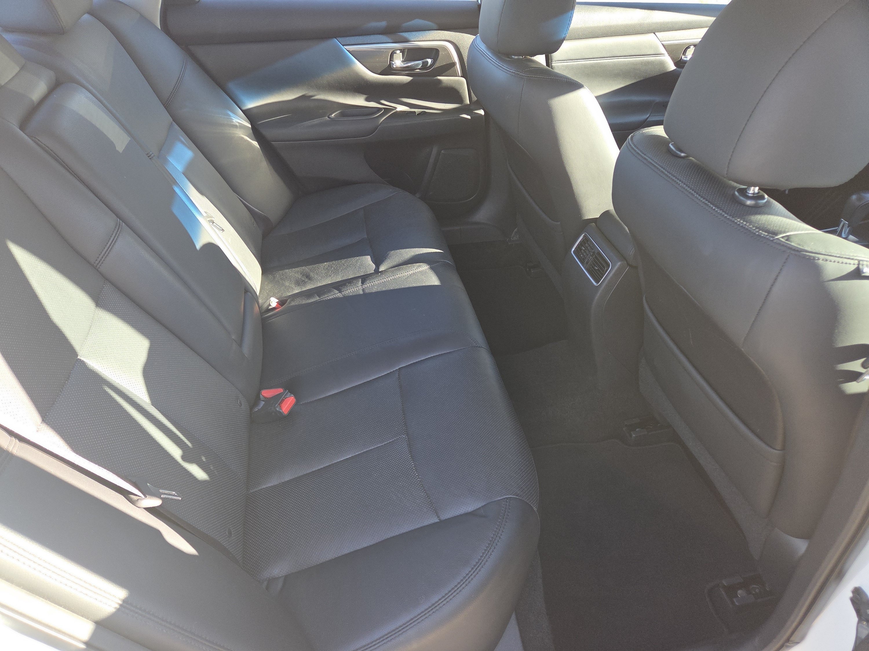 Used 2015 Nissan Altima 2.5 SL FWD image 25