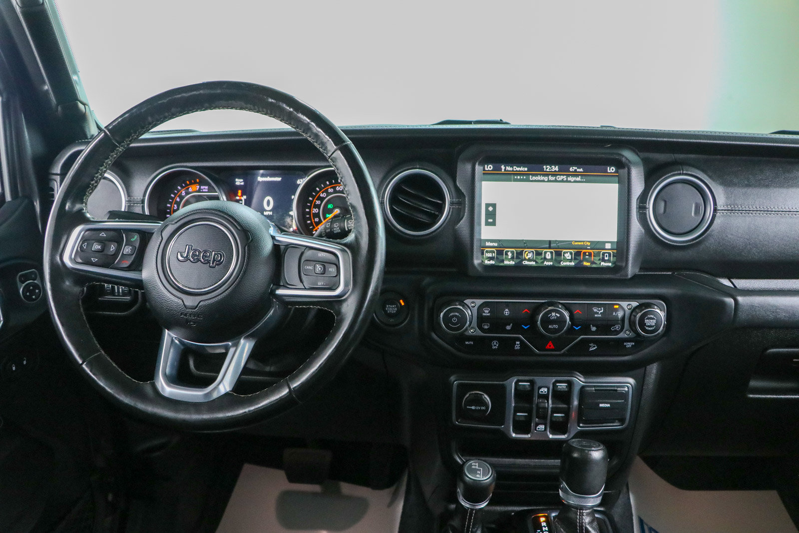 Used 2018 Jeep Wrangler Unlimited Sahara AWD/4WD image 18