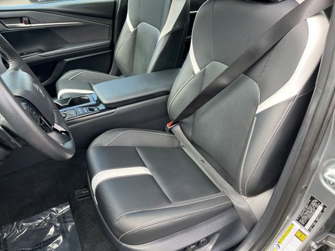 Used 2025 Toyota Camry SE image 35