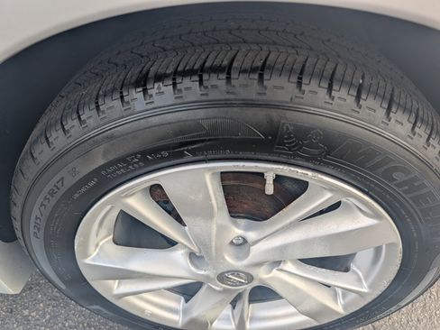 Used 2013 Nissan Altima 2.5 SV FWD image 9