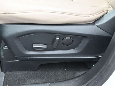 Used 2023 Ford Explorer XLT w/ Equipment Group 202A AWD/4WD image 15