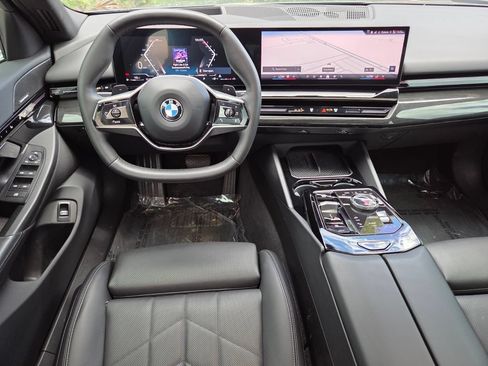 Used 2024 BMW 530i xDrive w/ Premium Package AWD/4WD image 25