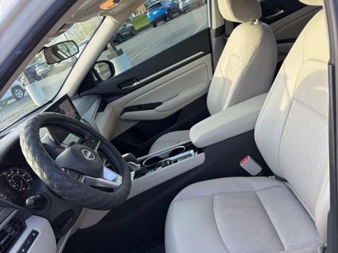 Used 2025 Nissan Altima 2.5 SL image 12