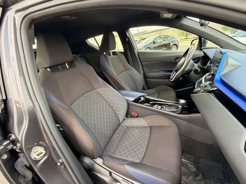 Used 2021 Toyota C-HR XLE image 21