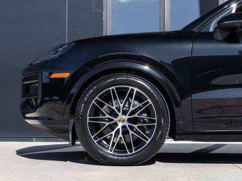 Certified 2026 Porsche Cayenne AWD/4WD image 13