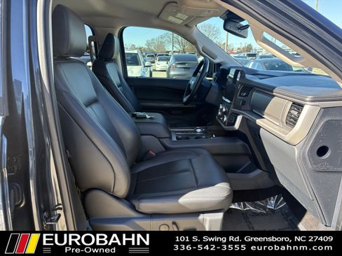 Used 2022 Ford Expedition XLT image 16