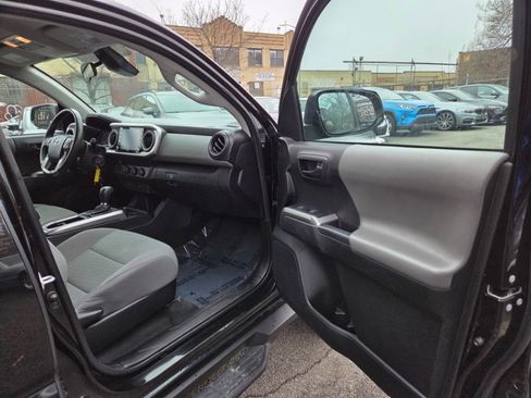 Used 2022 Toyota Tacoma SR5 image 9