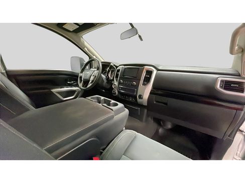 Used 2017 Nissan Titan SV AWD/4WD image 18