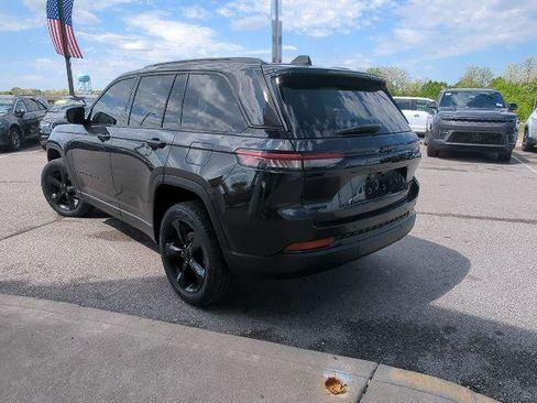 Certified 2024 Jeep Grand Cherokee Limited w/ Black Appearance Package AWD/4WD image 31