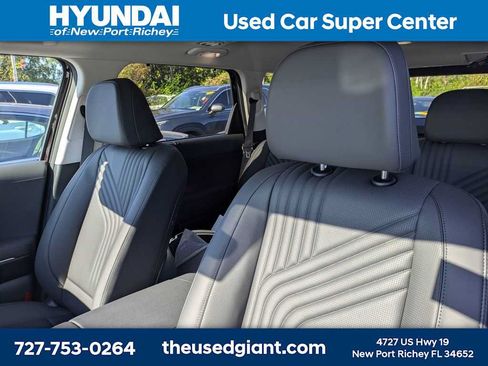 Used 2026 Hyundai Palisade SEL Premium FWD image 3