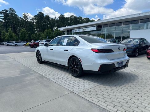 Used 2025 BMW 740i w/ Executive Package RWD image 7