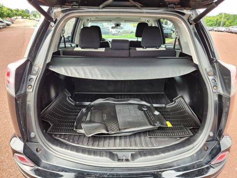 Used 2018 Toyota RAV4 XLE AWD/4WD image 8