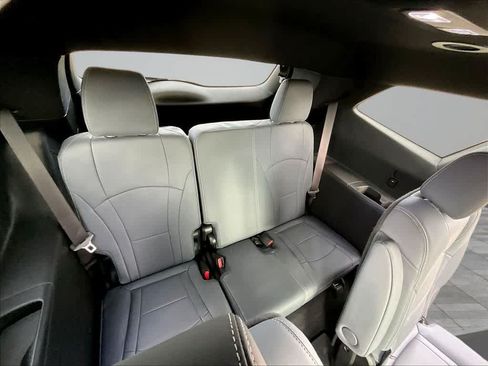 Used 2024 Buick Enclave Essence w/ Technology Package AWD/4WD image 27
