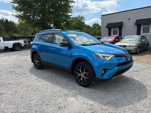 Used 2018 Toyota RAV4 SE w/ Power Extra Value Package image 4
