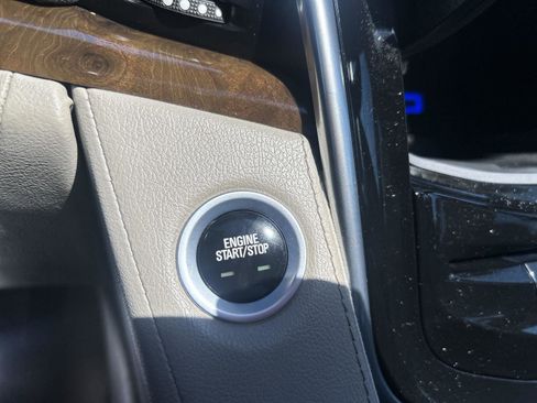 Used 2018 Cadillac Escalade Luxury image 27