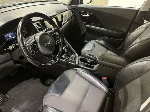 Used 2018 Kia Niro EX image 17