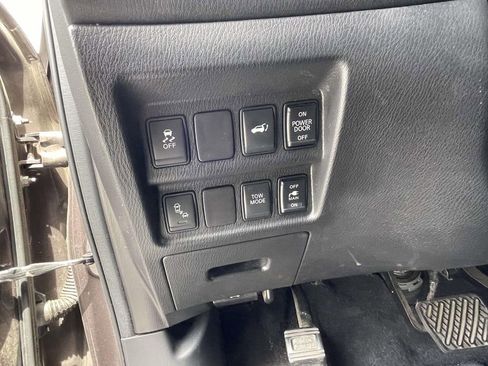 Used 2015 Nissan Pathfinder SL w/ SL Tech Package image 25