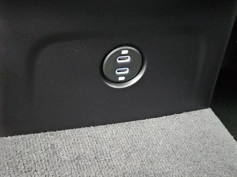 Certified 2023 Porsche Macan AWD/4WD image 24