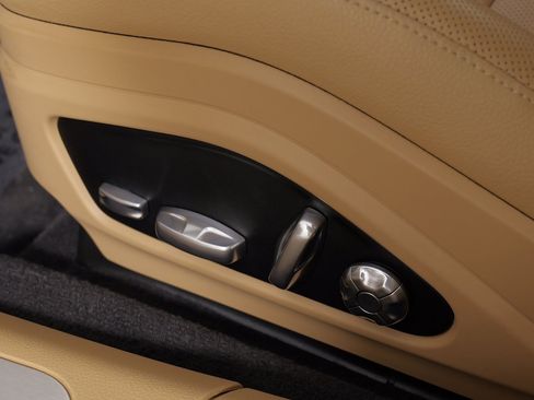 Used 2021 Porsche Panamera 4 image 42