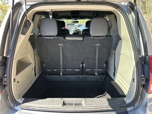 Used 2017 Dodge Grand Caravan SXT image 9