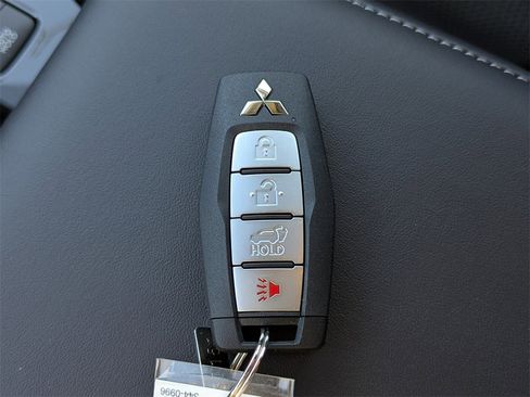 New 2026 Mitsubishi Outlander SE image 29