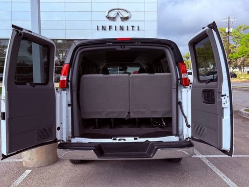 Used 2025 Chevrolet Express 3500 LT w/ LT Preferred Equipment Group image 27