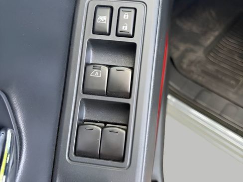 Used 2025 Nissan Frontier PRO-4X AWD/4WD image 16
