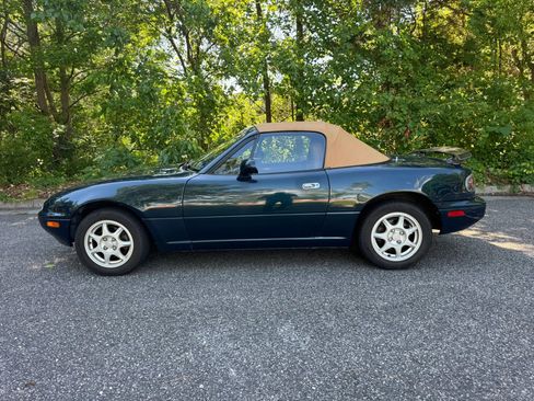 Used 1995 MAZDA MX-5 Miata RWD image 2