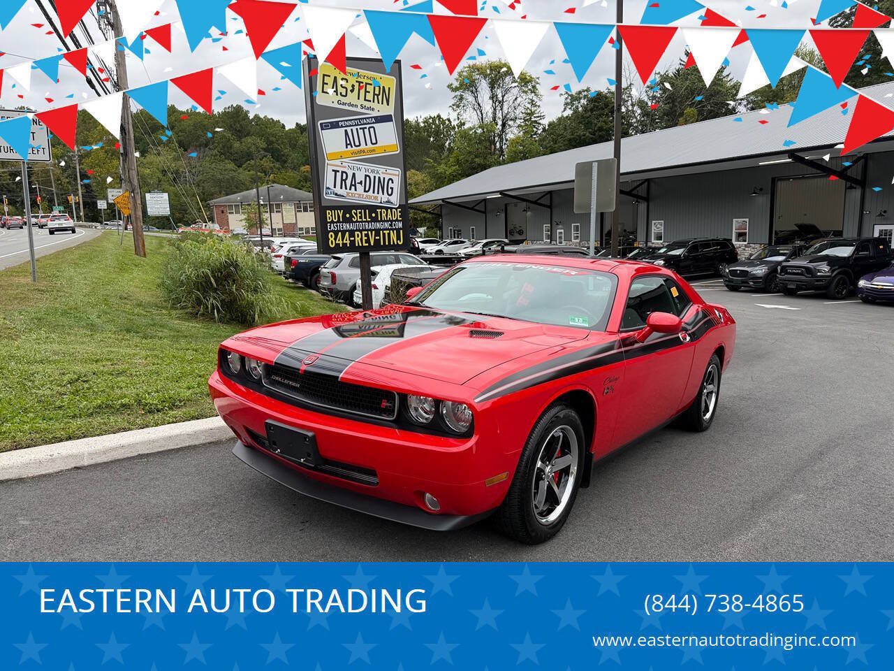 Used 2010 Dodge Challenger SE RWD image 1