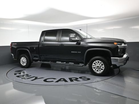 Used 2021 Chevrolet Silverado 2500 LT w/ Convenience Package AWD/4WD image 2