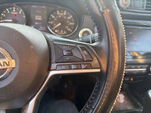 Used 2020 Nissan Rogue SV image 13