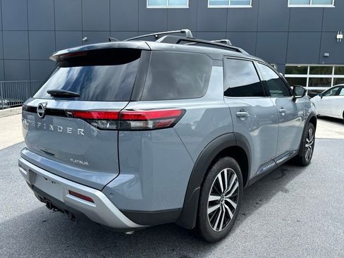 Used 2025 Nissan Pathfinder Platinum FWD image 2