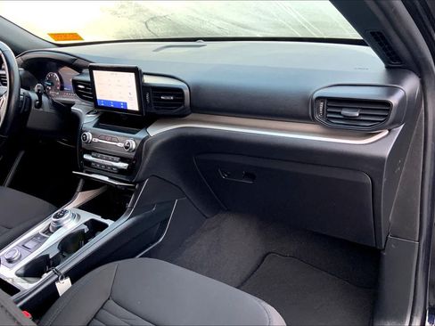 Used 2020 Ford Explorer XLT w/ Comfort Package AWD/4WD image 17