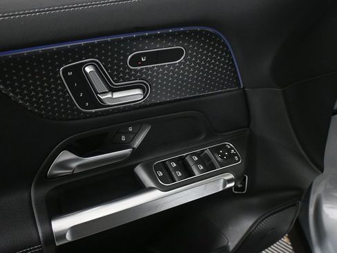 New 2026 Mercedes-Benz GLB 250 image 8