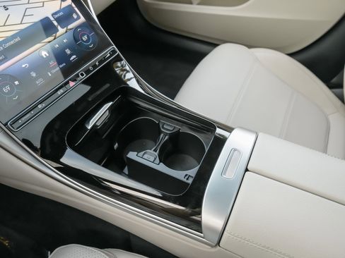 Used 2024 Mercedes-Benz C 300 4MATIC Sedan image 11