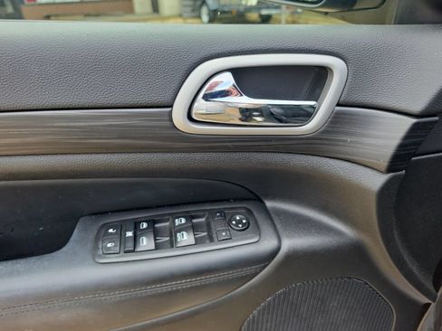 Used 2021 Jeep Grand Cherokee Laredo X RWD image 16