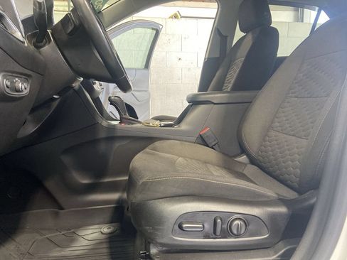 Certified 2021 Chevrolet Equinox LT AWD/4WD image 18