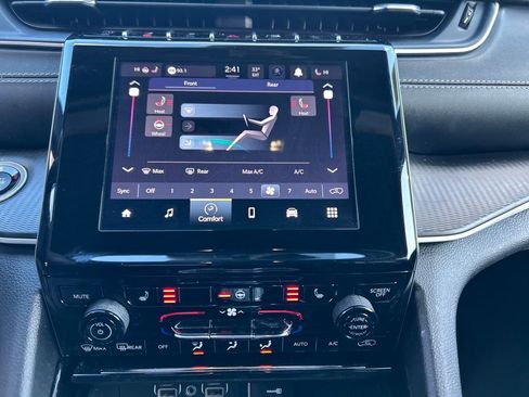 Used 2023 Jeep Grand Cherokee L Laredo image 38