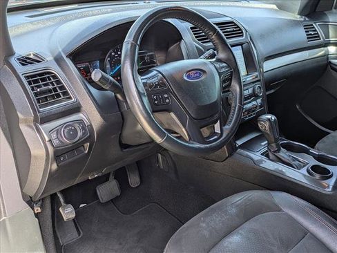 Certified 2018 Ford Explorer XLT w/ Equipment Group 202A FWD image 10