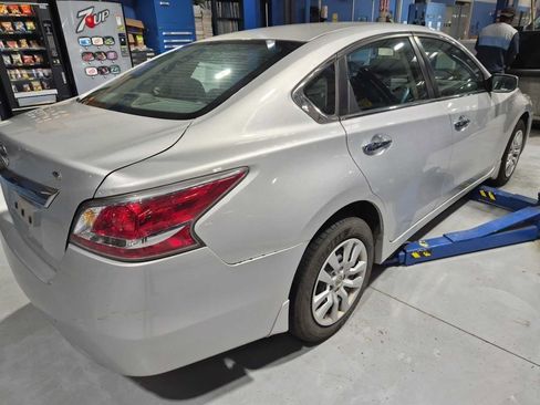 Used 2015 Nissan Altima 2.5 S w/ Power Driver Seat Package FWD image 3