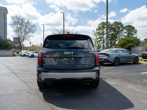 Used 2023 Kia Telluride EX w/ EX Captain's Chair Package image 7