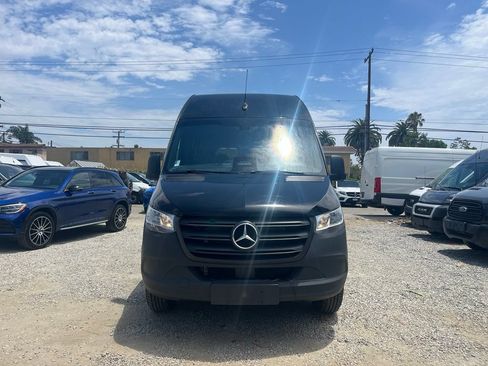 Used 2025 Mercedes-Benz Sprinter 2500 image 2