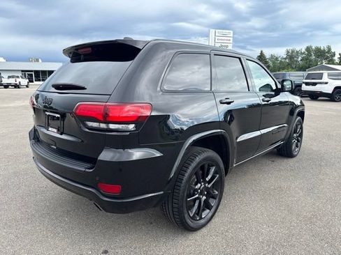 Used 2020 Jeep Grand Cherokee Altitude AWD/4WD image 4
