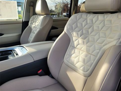 New 2025 Nissan Armada Platinum image 7