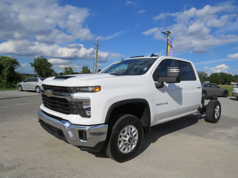 Used 2025 Chevrolet Silverado 2500 LT w/ Convenience Package AWD/4WD image 12